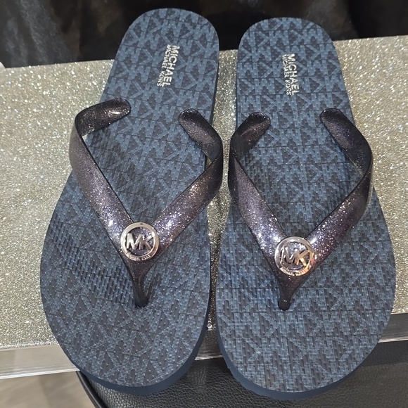 Michael Kors MK Logo Mini Jet Set Glitter Print Flip-Flop Sandals - Picture 6 of 8